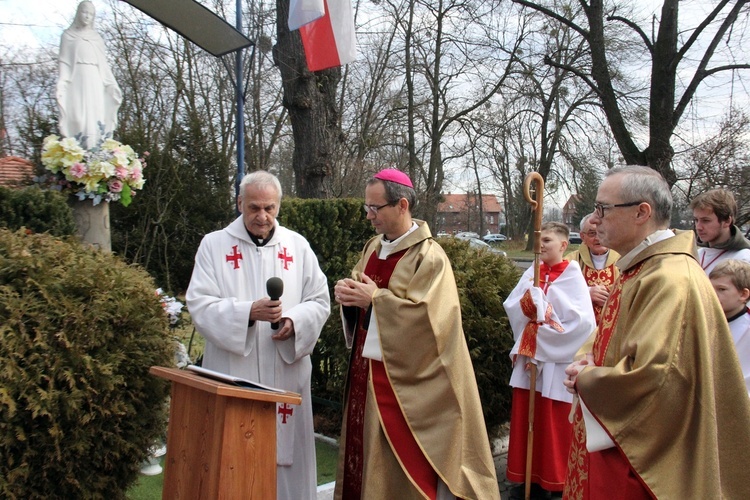 Otwarcie Roku Jubileuszowego i przejście przez bramę na wrocławskim Brochowie