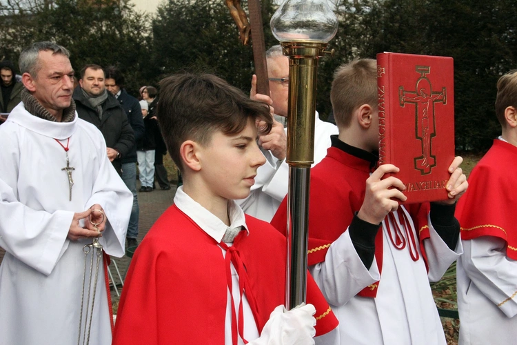 Otwarcie Roku Jubileuszowego i przejście przez bramę na wrocławskim Brochowie