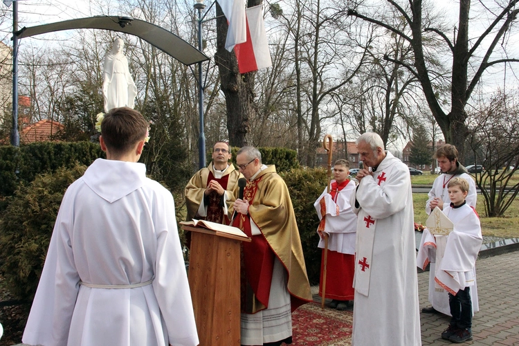 Otwarcie Roku Jubileuszowego i przejście przez bramę na wrocławskim Brochowie