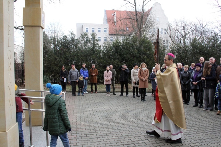 Otwarcie Roku Jubileuszowego i przejście przez bramę na wrocławskim Brochowie