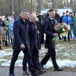 Pod pomnikiem Ofiar Tragedii Górnośląskiej