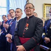 Z Krzyżem Oficerskim Orderu Odrodzenia Polski 