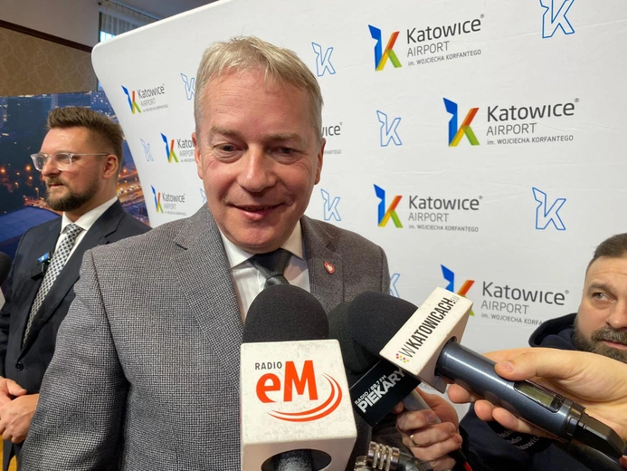 Śląskie. Marszałek i prezydent Katowic chcą odkupić akcje lotniska w Pyrzowicach
