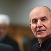 Bp dr hab. Henryk Ciereszkobi skup pomocniczy archidiecezji białostockiej. Jest przewodniczącym Komitetu ds. Dialogu z Religiami Niechrześcijańskimi KEP.