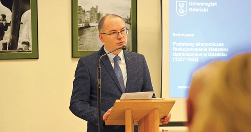 Prelekcja była podróżą przez historię zakonnej gospodarki.