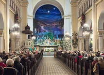 Przedstawiciele wspólnoty licznie zgromadzili się w kościele franciszkanów.