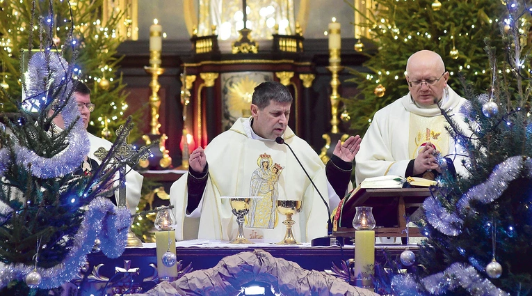 	Po modlitwie Różańcem członkowie grup uczestniczyli w Mszy św. w bazylice Nawiedzenia Najświętszej Maryi Panny.