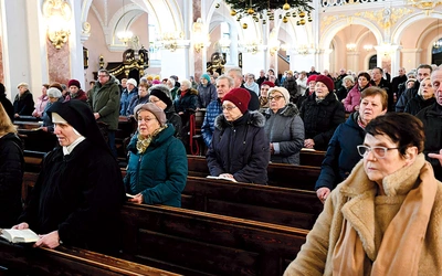 	Wiele osób włączyło się w modlitwę ekumeniczną.