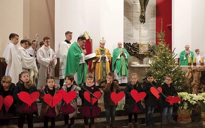 	Dużo uśmiechu i wzruszenia wywołał występ płońskich przedszkolaków, które zaśpiewały ze szczerego serca.