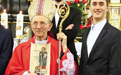 	Jubilat podczas uroczystości bierzmowania w Tuchowie.