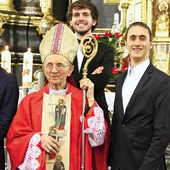 	Jubilat podczas uroczystości bierzmowania w Tuchowie.