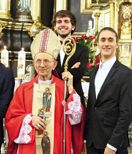 	Jubilat podczas uroczystości bierzmowania w Tuchowie.