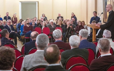 	Abp Adrian Galbas podziękował za wszystkie głosy i zapowiedział kontynuację spotkań z przedstawicielami mediów.