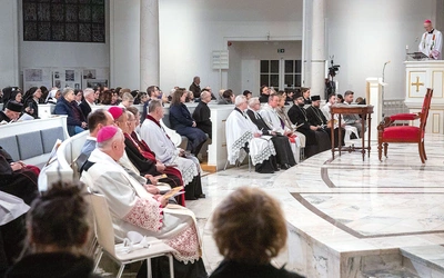 Do 25. rocznicy wydarzenia nawiązywał umieszczony przed ołtarzem oryginał Deklaracji. Na ołtarzu ustawiono pusty kielich i patenę jako znak tęsknoty za wspólną Eucharystią.