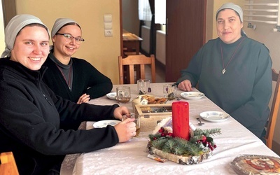 	Siostry Joanna Maria, Anastazja i Danuta. W domu mieszka także nowicjuszka, s. Jana.