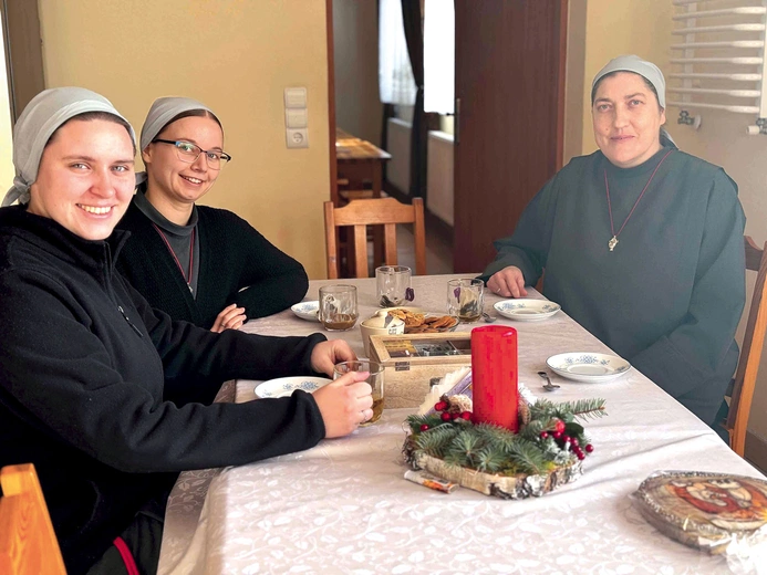 	Siostry Joanna Maria, Anastazja i Danuta. W domu mieszka także nowicjuszka, s. Jana.