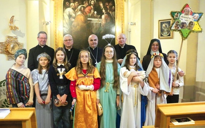 Dzieci z parafii Niepokalanego Poczęcia NMP zaangażowane w pomoc misjonarzom.