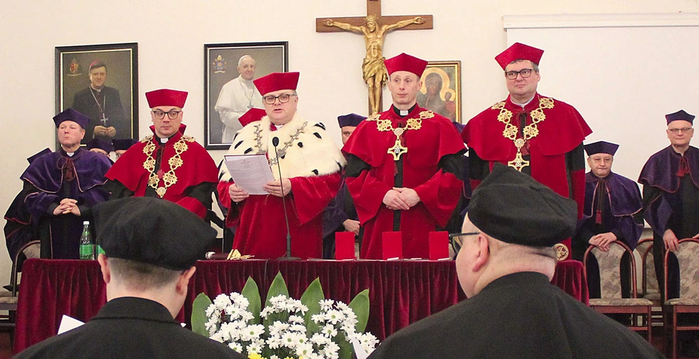 	Trwa proces przekształcania PWT w akademię.