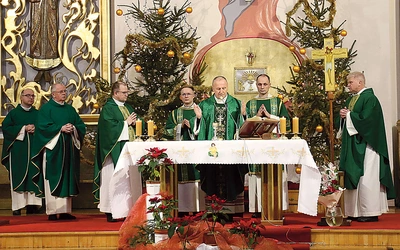 	Mszy Świętej przewodniczył bp Marek Solarczyk.
