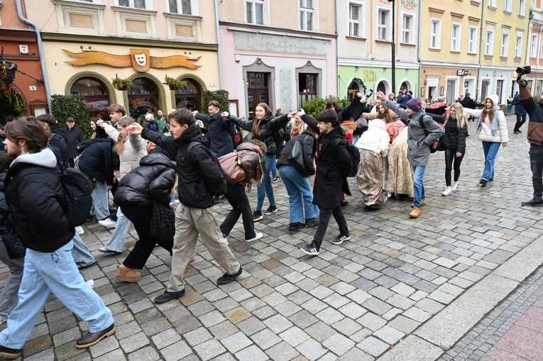 Polonez maturzystów w Opolu