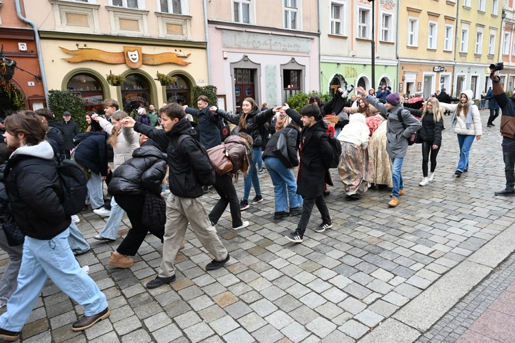 Polonez maturzystów w Opolu