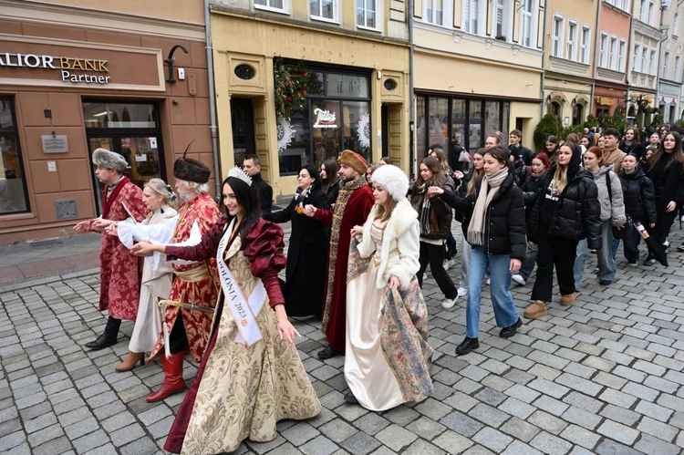 Polonez maturzystów w Opolu