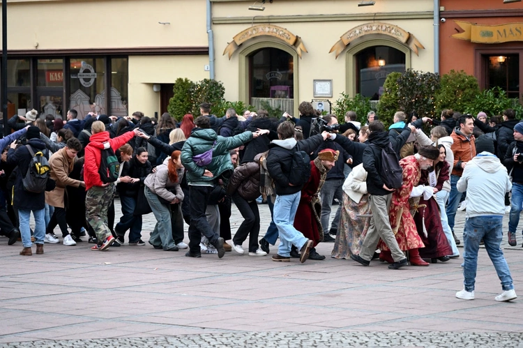 Polonez maturzystów w Opolu