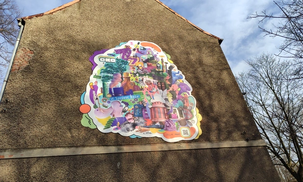 Bytom. Mural na kamienicy w Rozbarku. Powstał ze zdjęć od mieszkańców
