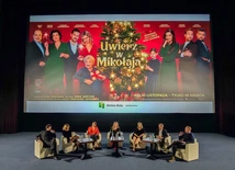Bielsko-Biała. Ekipa filmowa na ulicach miasta. Zdjęcia do filmu "Uwierz w Mikołaja 2"