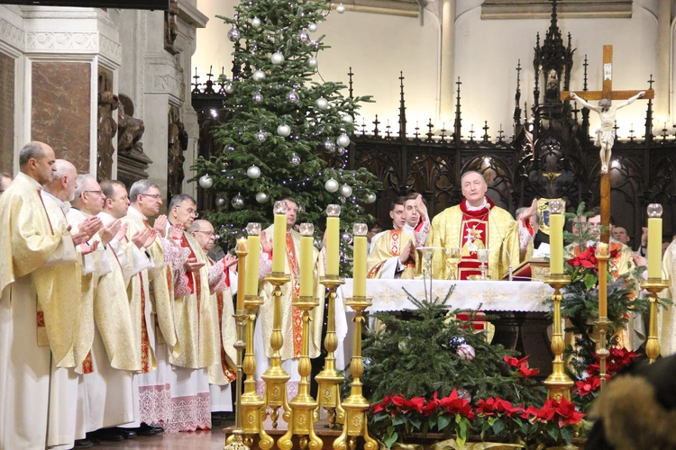 Tarnów. Diecezjalne obchody Dnia Życia Konsekrowanego i złoty jubileusz bp. Władysława Bobowskiego