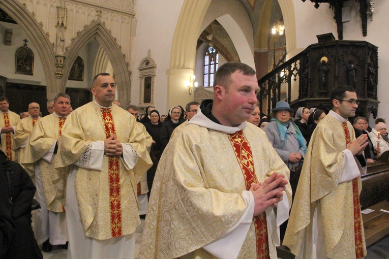 Tarnów. Diecezjalne obchody Dnia Życia Konsekrowanego i złoty jubileusz bp. Władysława Bobowskiego