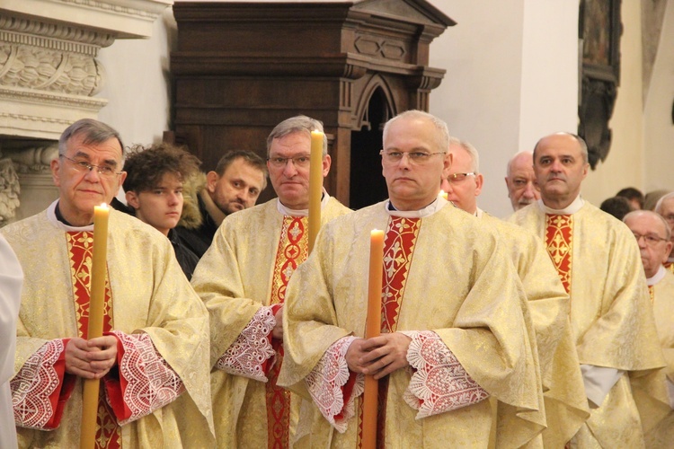 Tarnów. Diecezjalne obchody Dnia Życia Konsekrowanego i złoty jubileusz bp. Władysława Bobowskiego