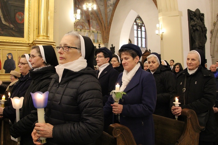 Tarnów. Diecezjalne obchody Dnia Życia Konsekrowanego i złoty jubileusz bp. Władysława Bobowskiego