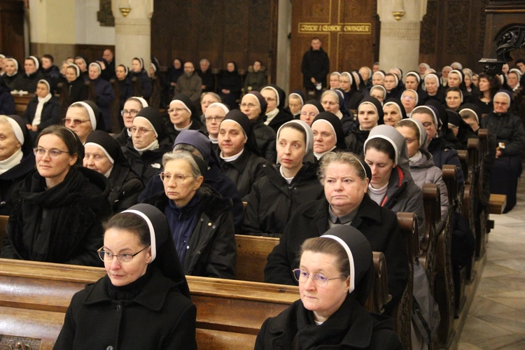 Tarnów. Diecezjalne obchody Dnia Życia Konsekrowanego i złoty jubileusz bp. Władysława Bobowskiego