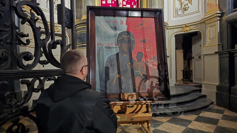 Przed wizerunkiem wierni zanosili modlitwy za siebie, rodziny i ojczyznę.  