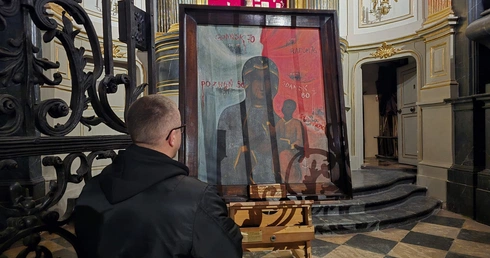 Przed wizerunkiem wierni zanosili modlitwy za siebie, rodziny i ojczyznę.  