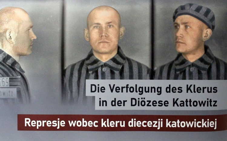 Wystawa "Krzyż w cieniu dyktatur"
