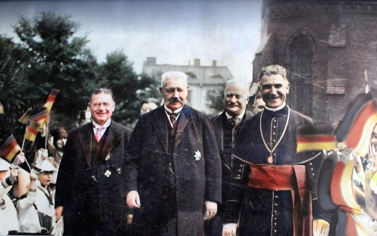 Wystawa "Krzyż w cieniu dyktatur"