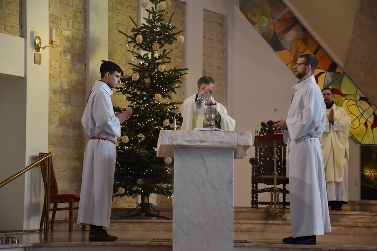 Msza św. poprzedająca umieszczenie figurki MB Królowej Zaspy w kapliczce