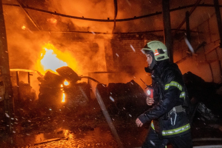 Pożar w Charkowie po ostrzale Rosji