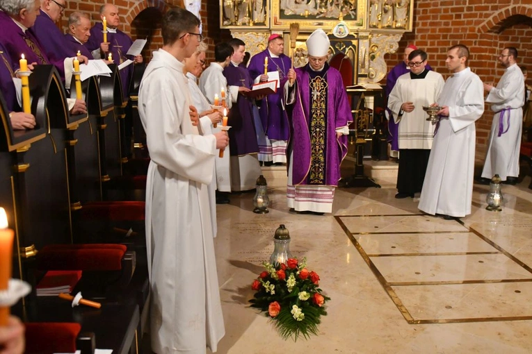 Msza za zmarłych biskupów i rządców diecezji