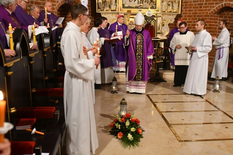 Msza za zmarłych biskupów i rządców diecezji