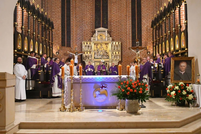 Msza za zmarłych biskupów i rządców diecezji