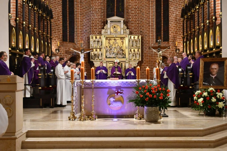 Msza za zmarłych biskupów i rządców diecezji