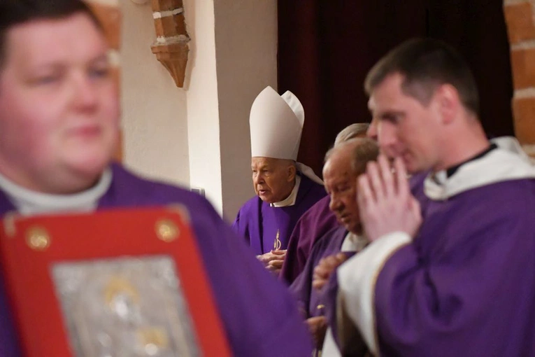 Msza za zmarłych biskupów i rządców diecezji