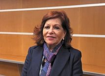 Valentina ALAZRAKI Dziennikarka meksykańska, autorka książek. Pełni funkcję dziekana watykanistów przy Stolicy Apostolskiej; korespondentka TV Univision w Watykanie i we Włoszech.