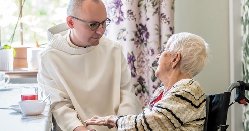 Jednym z rekruterów personelu jest św. Jan Boży. Co jeszcze wyróżnia szpitale bonifratrów?