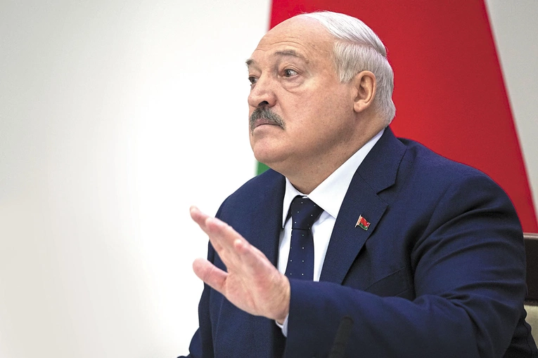 – Jest mi absolutnie obojętne, czy Unia Europejska uzna wybory na Białorusi, czy nie. Uzna, to podziękujemy, nie uzna – to odpowiednio zareagujemy – skomentował oświadczenie krajów UE Alaksandr Łukaszenka.