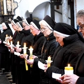 	– To, co zostało wypowiedziane w dniu konsekracji, w dniu złożenia ślubów, to nic innego jak złożenie siebie w ofierze Bogu. To powiedzenie: „Od tej chwili, dobry Boże, możesz dysponować mną według twojej woli” – podkreślił w homilii abp Wojda.