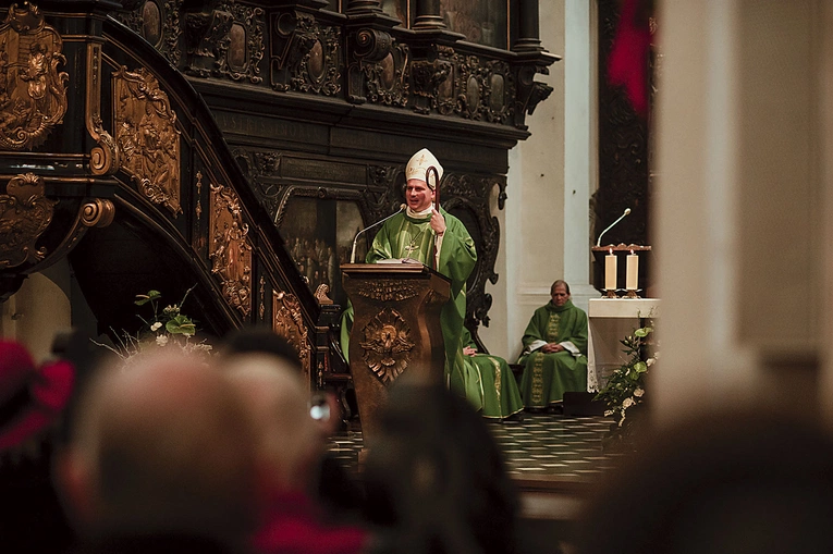 	– Pan Jezus, mówiąc o swoim posłannictwie, podkreśla, że jest dobre. To słowa Dobrej Nowiny. Dobro się nie sprzedaje. Wiemy, że dziś więcej kliknięć mają tytuły, które pokazują coś złego, jakąś aferę bądź złudne obietnice – mówił bp Przyborek. 